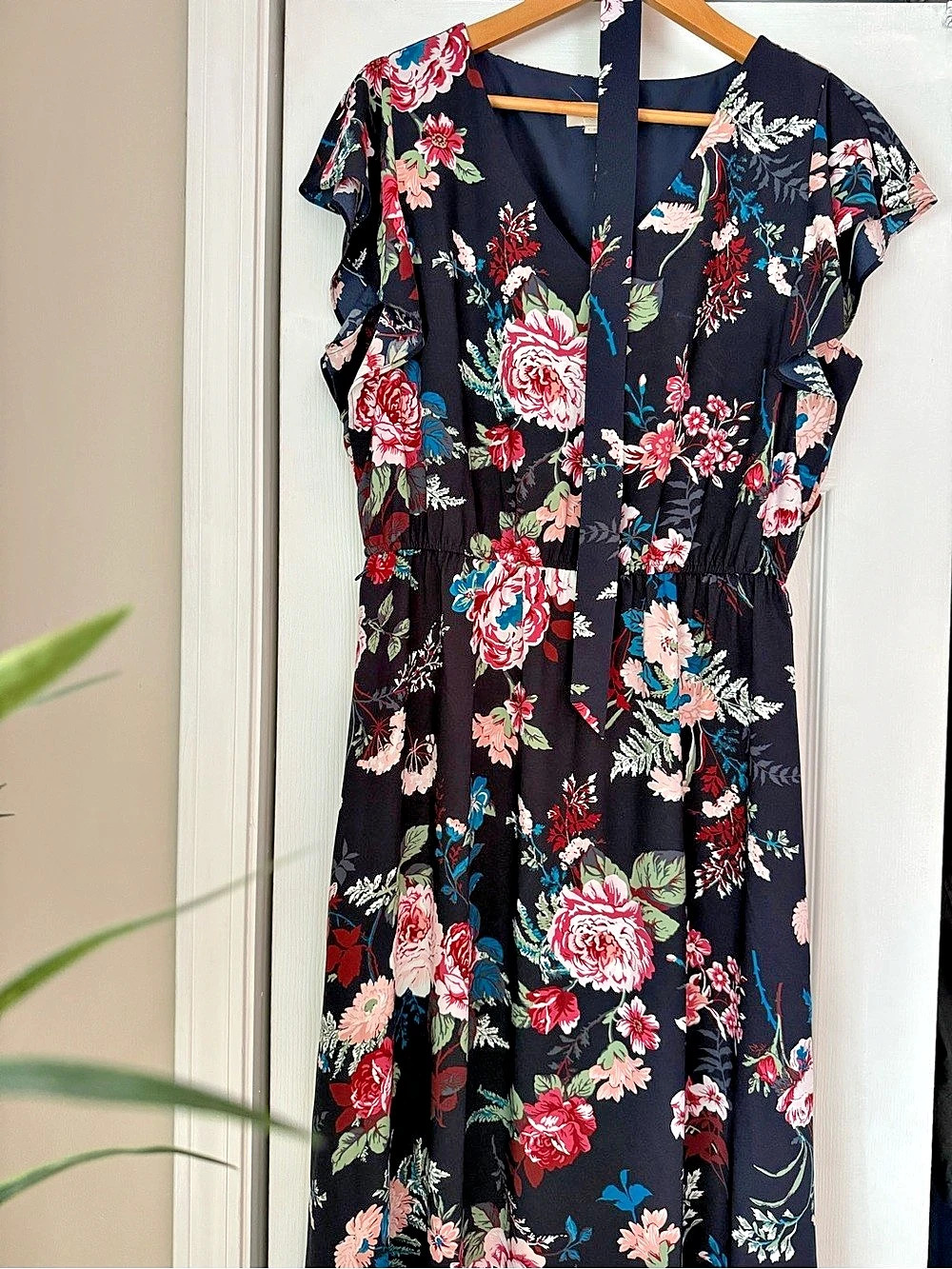LOFT Floral Maxi Dress in Black & Pink Size Large Like New